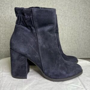 Arturo Chiang Navy Suede Ankle Booties Size‎ 6.5